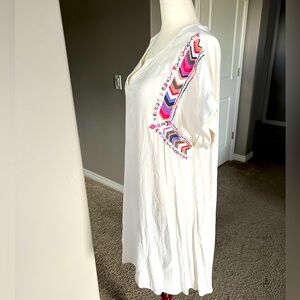 Mod-O-Doc embroidered coverup. Size Medium